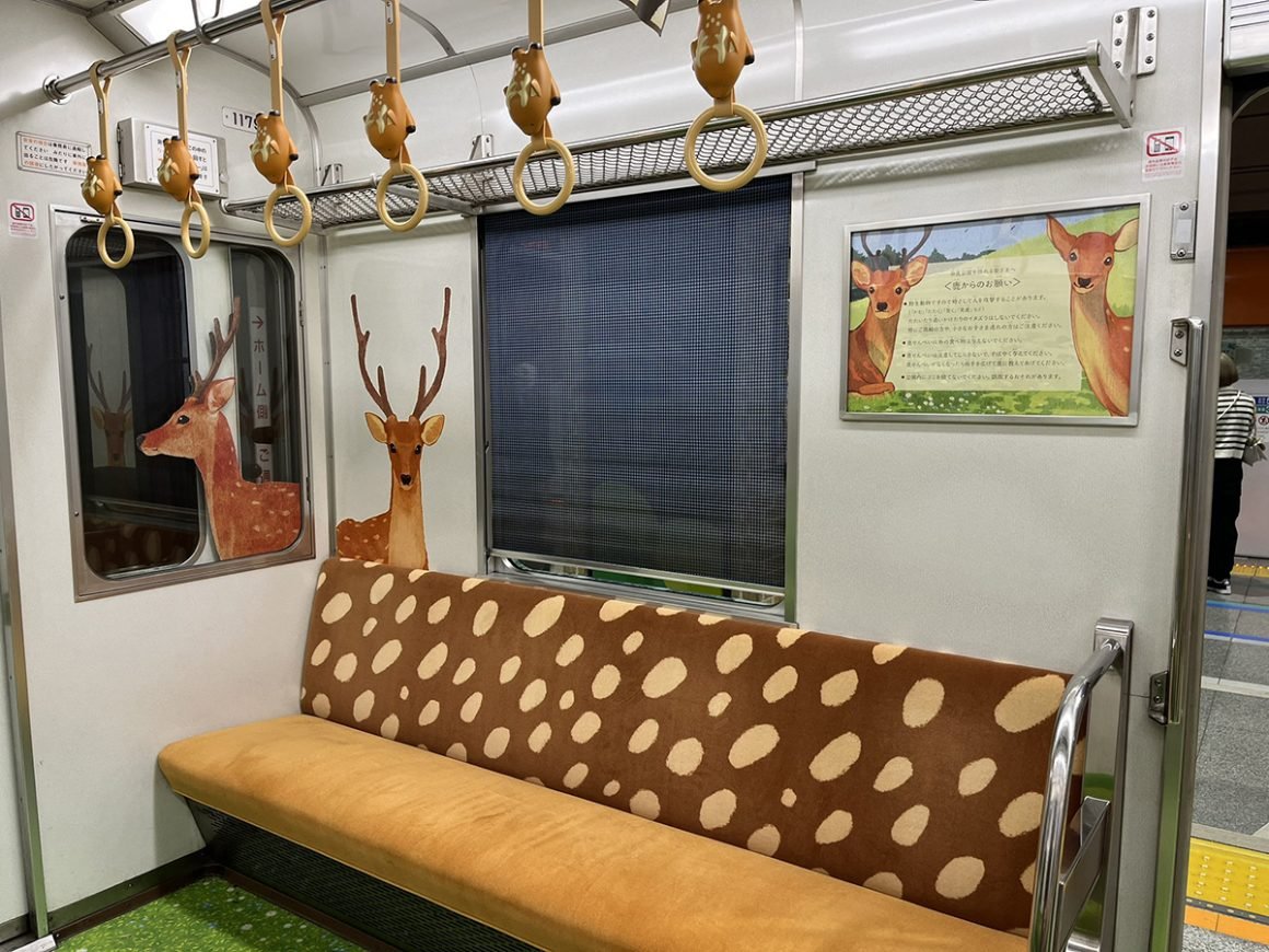 日本奈良市以鹿的主题为火车装饰