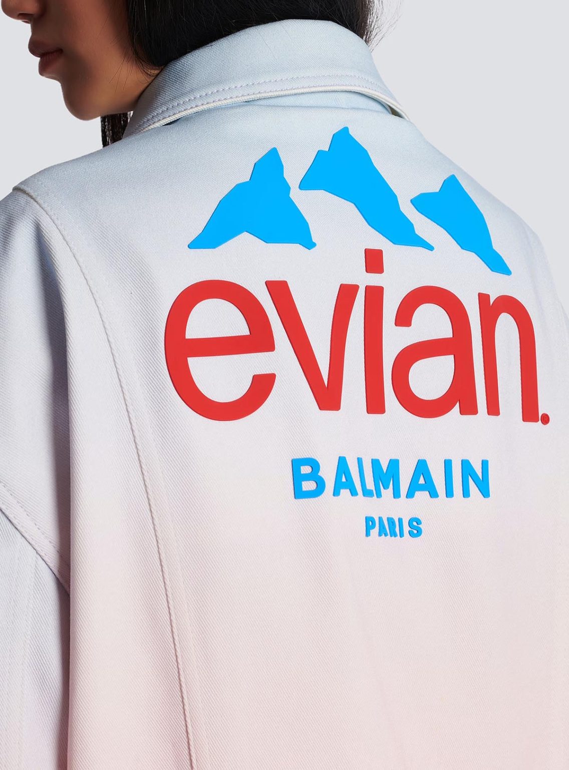Balmain 与 Evian 合作打造可持续成衣系列 Balmain Evian