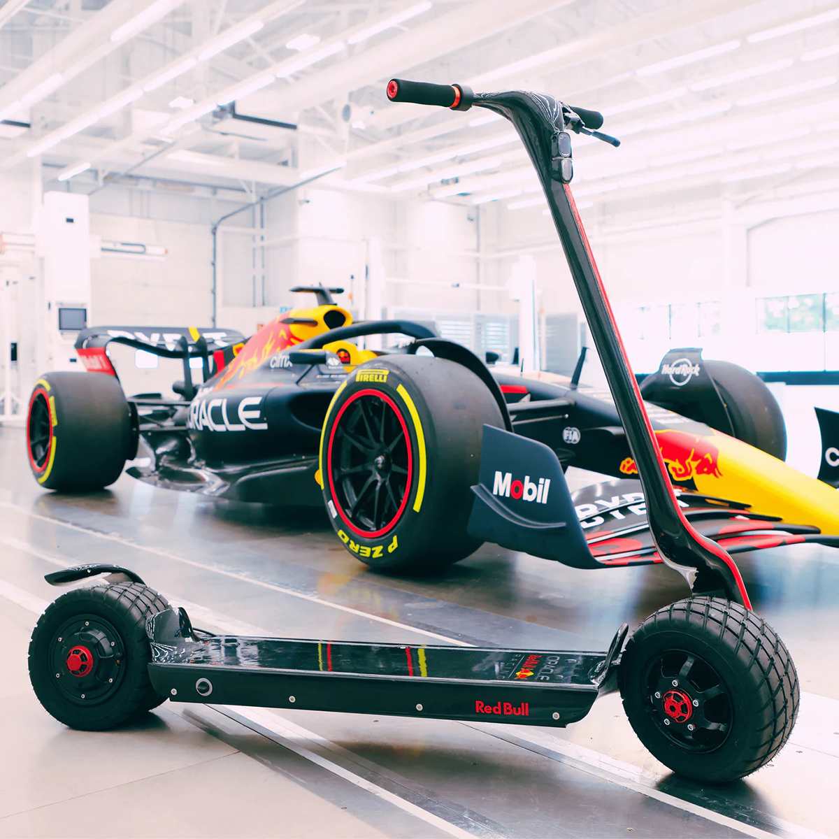 red-bull-trottinette-f1-Red Bull Racing 揭晓具有F1特性的滑板车