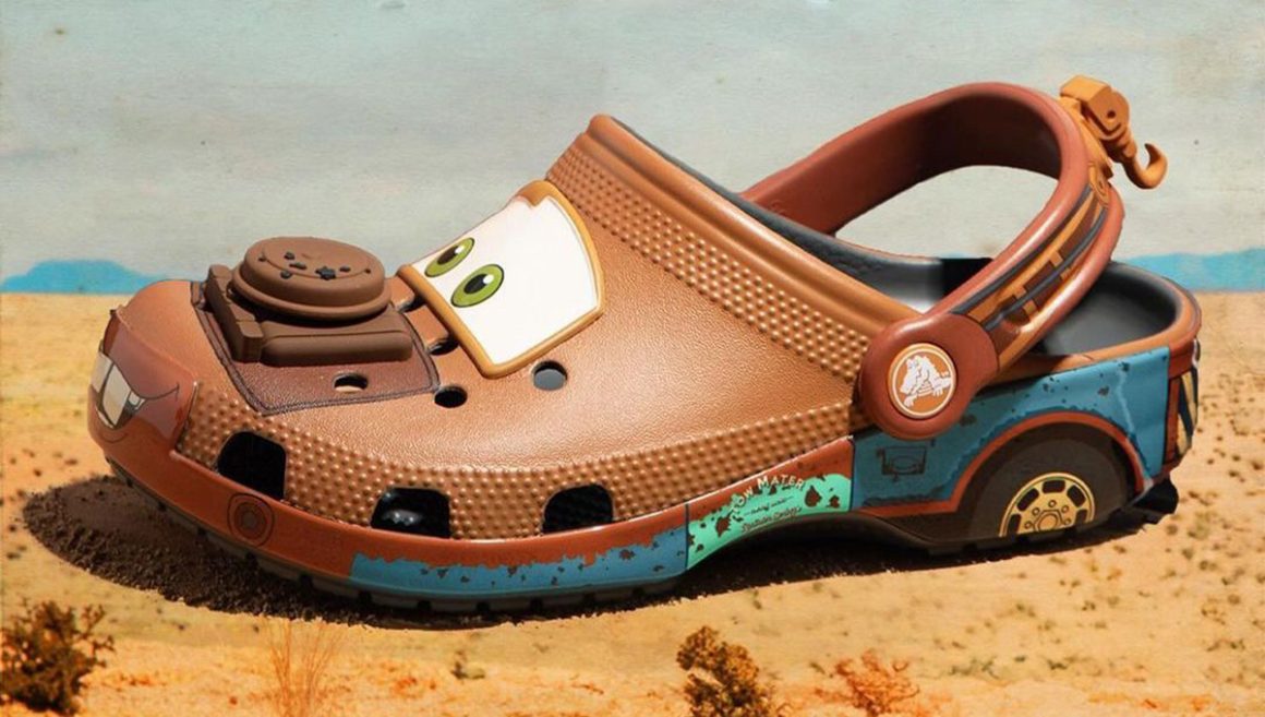 Crocs 推出以《赛车总动员》中的马丁车为模版的塑胶鞋